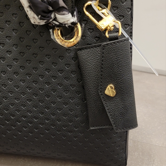 NEW Betsey Johnson Heart Handbag - Picture 6 of 8